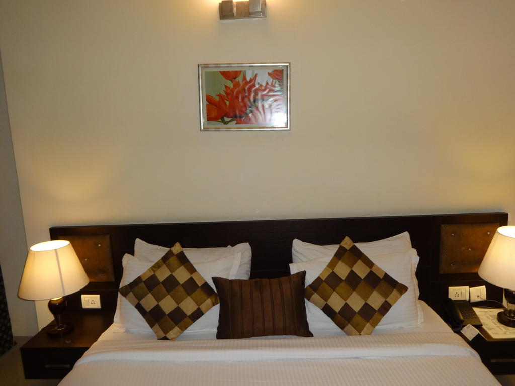 Hotel Gautam Residency Nueva Delhi Habitación foto